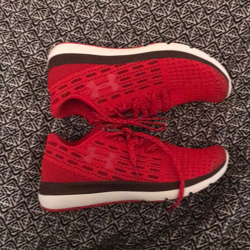 Boys under Armour sneakers 7Y women’s 8